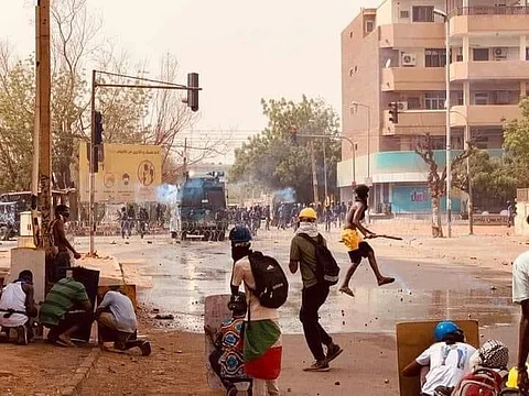 وسط انتشار أمني كثيف.. متظاهرون سودانيون يطالبون بتشكيل حكومة مدنية