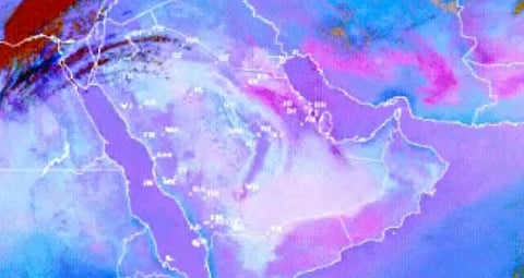 عاصفة رملية تضرب الشرقية وأجزاءً من الرياض وصور الأقمار الاصطناعية توضح