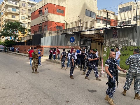 الجيش اللبناني يطلق النار في الهواء لفض إشكال أمام مركز انتخابي