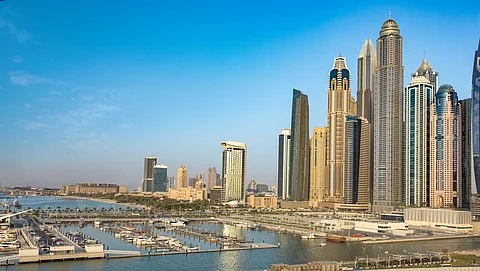 الارتفاعات الشاهقة في دبي تخطف اهتمام الزوار خلال صيف حافل بتجارب جذابة