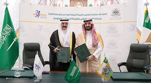 عبدالله بن بندر يوقّع عقد تشغيل وصيانة شبكة اتصالات وزارة الحرس