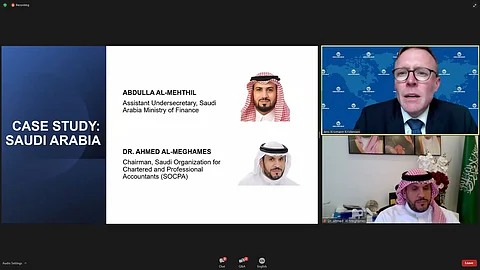 الرئيس التنفيذي لهيئة المراجعين والمحاسبين متحدثاً في اللقاء الدولي حول التحول إلى المحاسبة المبنية على أساس الاستحقاق