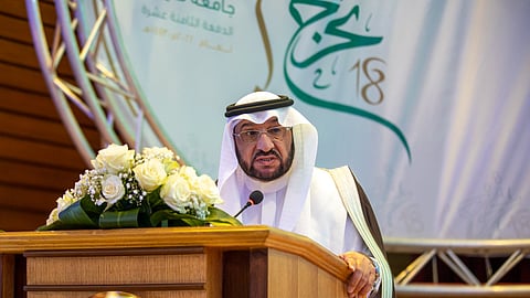 عبدالعزيز السراني خلال حفل تخريج طلاب فرعي ينبع وبدر