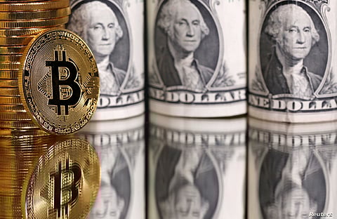 من 96 ألفًا إلى ما دون 25 ألف دولار.. "البيتكوين" تهوي إلى أدنى مستوياتها