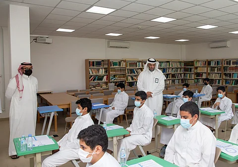 طلاب وطالبات تعليم الرياض يؤدون الاختبارات الوطنية "نافس"