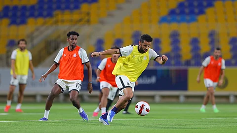 لاعبو النصر يؤدون الحصة التدريبية
