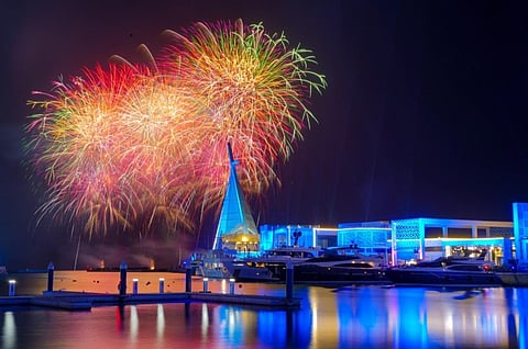 عروض الألعاب النارية تودّع موسم جدة بألوانها الزاهية السبت المقبل