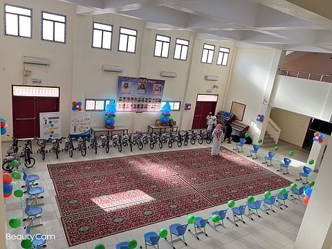 هدايا الطلاب داخل المدرسة