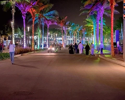 مواهب شابة مُبدعة تدير دفة الأنشطة التجارية خلال موسم جدة