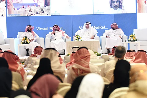 جانب من فعاليات ندوة الحج