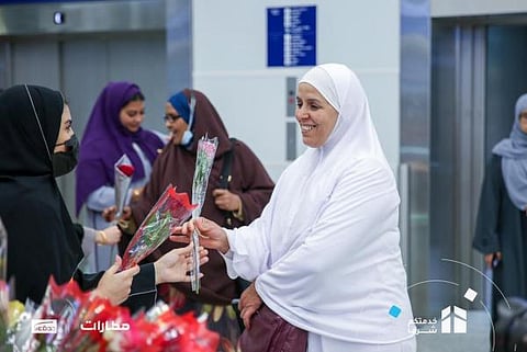 جوازات مطار الملك عبدالعزيز بجدة تستقبل الحجاج القادمين من اليمن