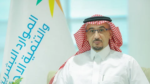 تكليف الدكتور هاشم بن عبد المكرمي رئيسًا تنفيذيًّا لمكتب وزير الموارد البشرية