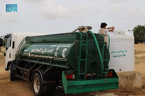 "إغاثي الملك سلمان" يواصل تنفيذ الإمداد المائي في حجة وصعدة اليمنيتين