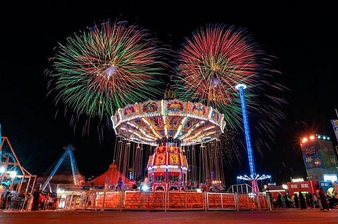 الألعاب النارية بـ"جدة بيير" ترفع الإقبال على قوارب "أبحر"