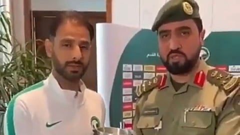 إدارة جوازات مطار الملك خالد الدولي تشارك في استقبال المنتخب الأولمبي لكرة القدم