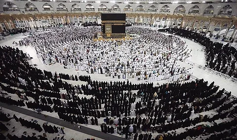 هل يُسمح لغير الحجاج من أهل مكة بالعمرة في يوم الخليف؟.. "الحج" تجيب