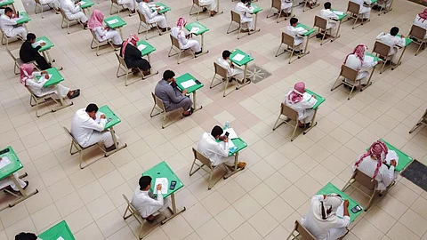 في يومها الأول.. 220 ألف طالب يؤدون اختبارات الفصل الثالث بمدارس عسير