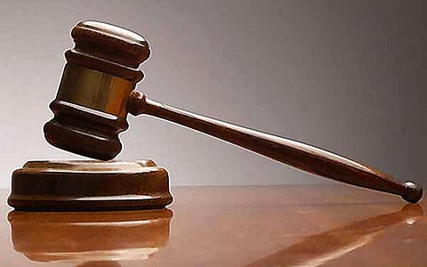 صوّر أخواته وهن يقمن بسبّه وذهبوا للقضاء.. فلمن حكم قاضي محكمة أبوظبي؟