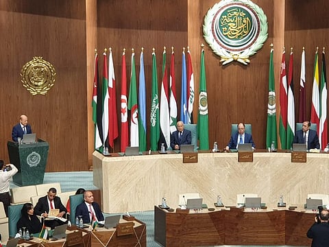 "العليمي": الحوثيون يهددون إمدادات الطاقة الدولية