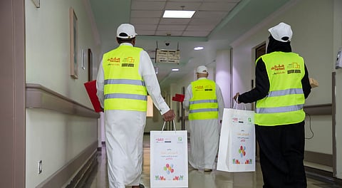 مركز المسؤولية الاجتماعية ينفذ برنامج "عيدكم علينا" للمنومين في المستشفيات