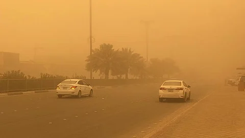 "الأرصاد": عوالق ترابية على منطقة نجران