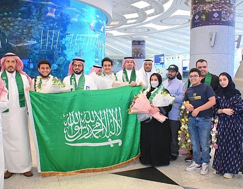جدة.. استقبال حافل لأعضاء "المنتخب السعودي للأحياء" بمطار الملك عبدالعزيز
