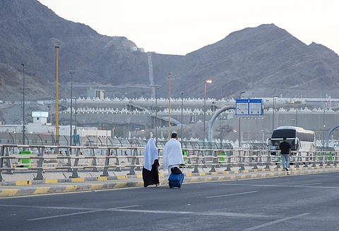 حجاج بيت الله الحرام يتوافدون إلى مشعر منى