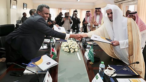 الشيخ سعود المعجب ونور الدين حاج يوقعان مذكرة التفاهم