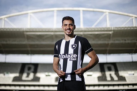 اللاعب البرازيلي كارلوس إدواردو