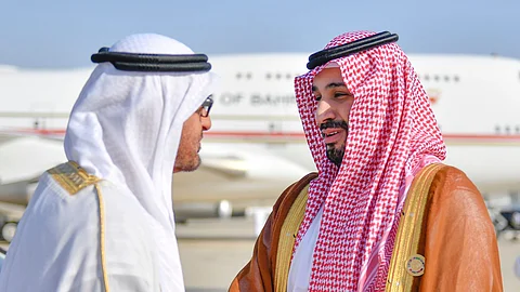 ولي العهد يودِّع رئيس الإمارات