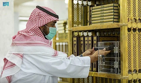 "برايل وإلكتروني وتراجم".. شاهد 180 ألف مصحف في خدمة الحجاج