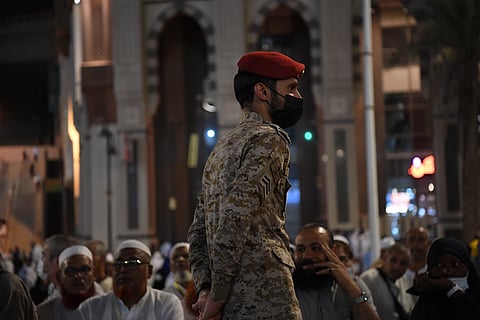 شاهد.. سرايا الشرطة العسكرية تساند قوى الأمن في إدارة حشود الحجاج