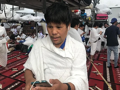"إبراهيم" الفلبيني يهدي والدته للإسلام بعد رؤيتها المشاعر المقدسة
