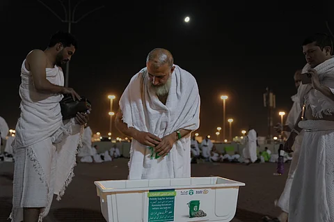 ضمن مبادرة نوعية... 83 ألف كيس حصى في متناول الحجاج دون تعب
