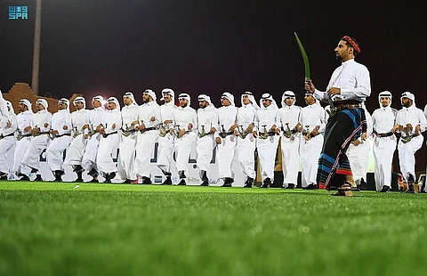 "القزوعي".. لون الفرح بظهران الجنوب موروث أصله رقصة حربية بصوت الخناجر