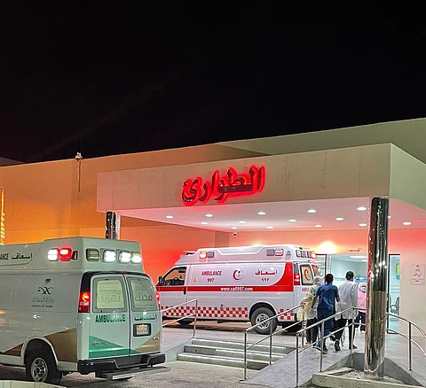 طبيب بمستشفى قيا يُنقذ حياة مُصاب توقف قلبه جراء حادث مروري
