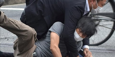 قاتل رئيس الوزراء الياباني السابق