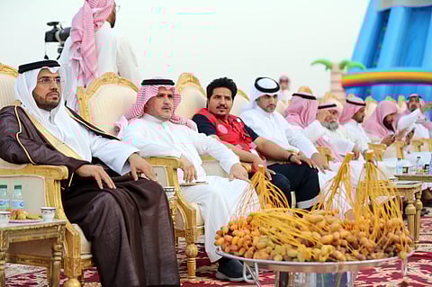 شاهد.. "الرافع" يُدشن مهرجان التمور الخامس في "وادي الدواسر"