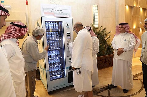 "الزمازمة".. جهاز ذاتي الخدمة في مساكن ضيوف الرحمن مجانًا