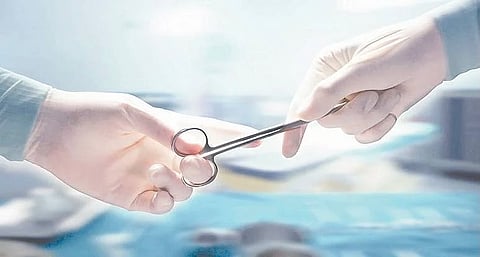 ولادة قيصرية تنتهي باستئصال جزء من القولون في مستشفى بمكة