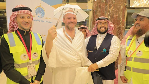 "دعوة أجياد" توزع أكثر من "6000" حقيبة لمساعدة الحجاج في أداء المناسك