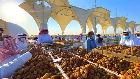 غداً.. انطلاق مزاد عنيزة للتمور وإقامة برامج خاصة لدعم الشباب