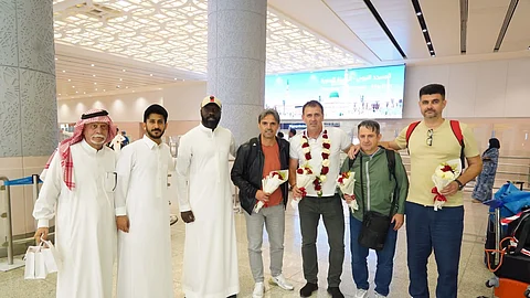 الوحدة يعلن وصول مدرب الفريق الإيطالي برونو أكرابوفيتش إلى جدة