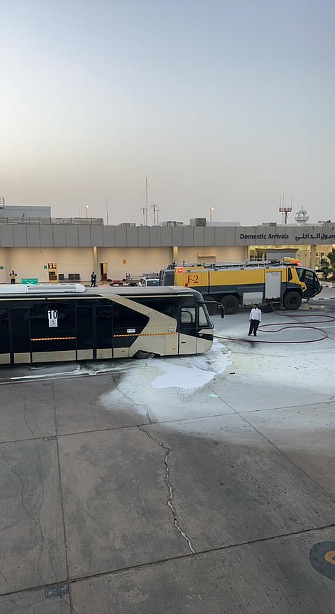 موظف ينقذ طائرة من الاحتراق بمطار حائل.. التفاصيل لمسافر والتكريم متعدّد