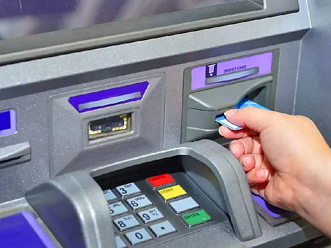 امريكا.. 55 ألف موظف يُفاجأون باختفاء رواتبهم من الحسابات المصرفية