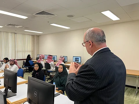 158 طالباً وطالبة من 7 جامعات يتنافسون على مقاعد "نوابغ المستقبل" للابتعاث الخارجي