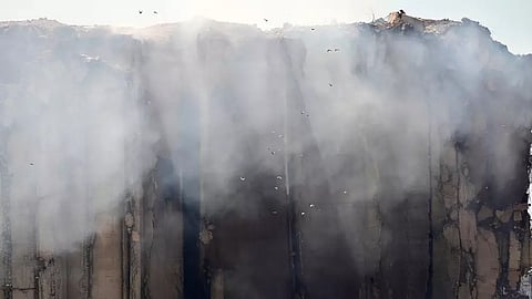 سقوط جزء من إهراءات مرفأ بيروت المتضررة جراء الانفجار