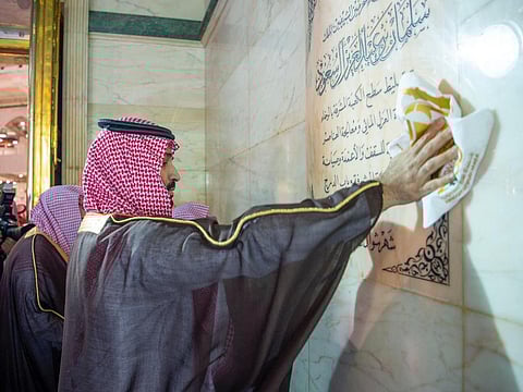 ساعة مع ضيف الشرف.. "تقاليد غسل الكعبة".. ورد وعود وماء زمزم