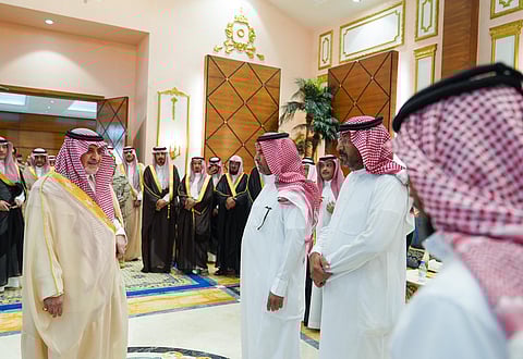 أمير تبوك يستقبل أبناء "العطوي" بعد عفوهم عن قاتل أخيهم لوجه الله تعالى