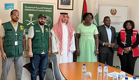 "إغاثي" الملك يسلّم 25 طنًّا من التمور هدية المملكة لموزمبيق